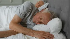 Idealna temperatura w pomieszczeniu dla dobrego snu osób starszych – co mówią eksperci?