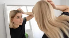 Nieprawidłowo pielęgnujesz farbowane włosy: oto 3 nawyki, które wszystko psują