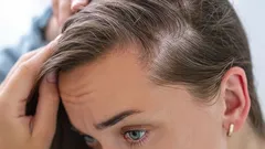 Włosy przestaną rosnąć – to nie geny, a nawyki, o których nie miałeś pojęcia
