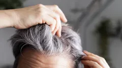 Najlepszy kolor włosów na chłodny sezon 2025: ukrywa siwiznę i natychmiast odmładza