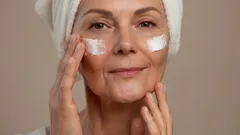 Najlepsza domowa maseczka odmładzająca: wystarczy zalać ten dar natury wodą