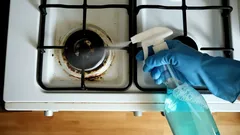 Jak szybko posprzątać kuchnię po robieniu dżemu z owoców leśnych