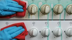 Na uchwytach kuchenki nie zostanie ani śladu tłustych plam: sekret profesjonalnych sprzątaczy