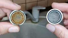 Kamienny osad na kranie zniknie sam – hydraulicy zdradzają, jak pozbyć się problemu za grosze