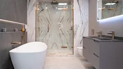 Czym zastąpić płytki w łazience: 10 najlepszych alternatyw