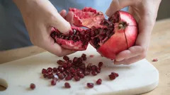 Jak obrać granat w 10 sekund i nie rozchlapać soku: metoda, która łamie prawa fizyki