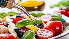 Olej słonecznikowy czy rzepakowy: który naprawdę jest lepszy i zdrowszy według dietetyków?