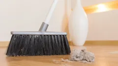 Największe błędy przy ścieraniu kurzu – jak sprzątać efektywnie, aby kurz nie wracał
